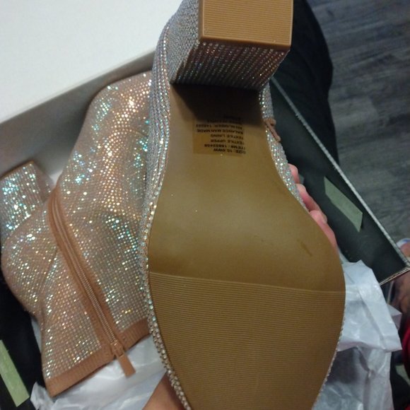 Botas - Picture 2 of 5